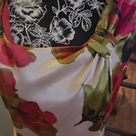 Sleeveless Silk Floral Dress - Picture 4 of 6
